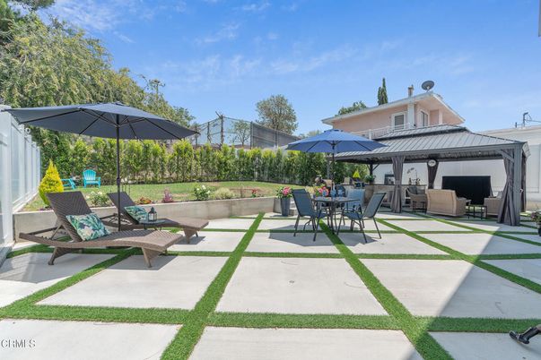 Backyard, Exterior