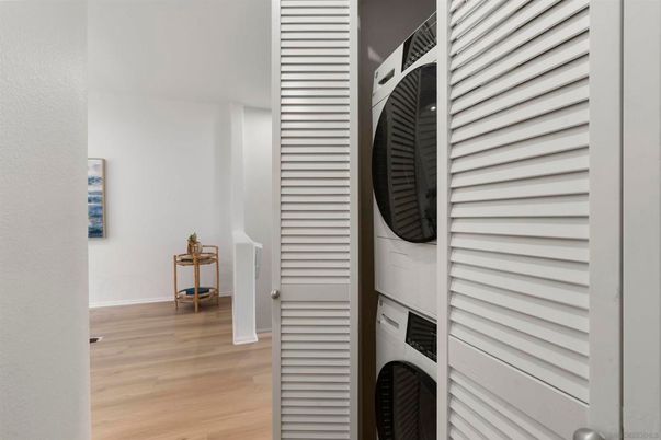 Interior, Utility Closets, Washer, Wood Texture Flooring