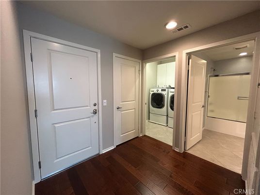 Interior, Recessed Lighting, Washer, Wood Texture Flooring
