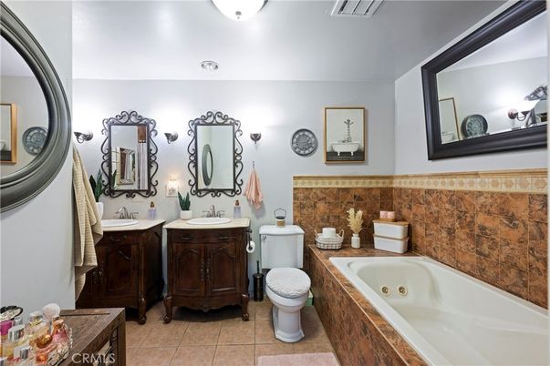 Bathroom, Dual Sink Vanities, Interior