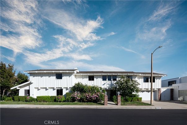 Exterior, Facade, Farmhouse