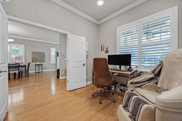 Home Office, Interior, Recessed Lighting, Wood Texture Flooring