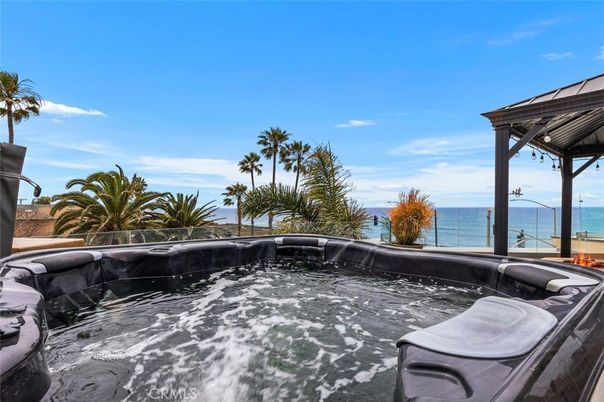 Exterior, Hot Tub, Water