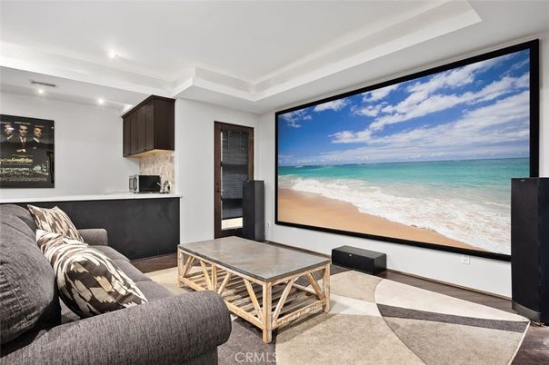 Interior, Projection Screen, Recessed Lighting, Water