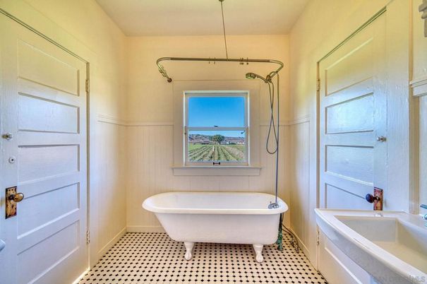 Bathroom, Free Standing Baths, Interior