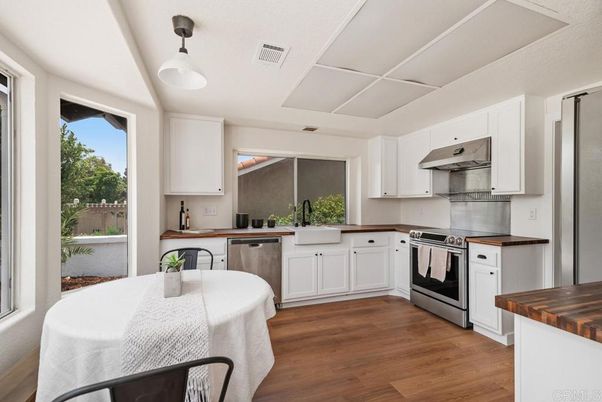 Dining room, Interior, Kitchen, Stainless Steel Appliances, Wood Texture Flooring