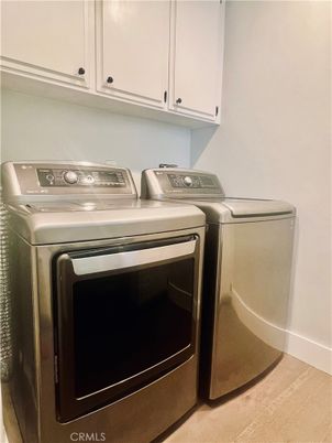 Interior, Washer, Wood Texture Flooring