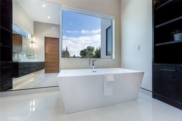 Bathroom, Free Standing Baths, Interior, Recessed Lighting