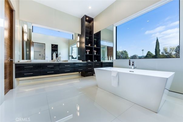 Bathroom, Dual Sink Vanities, Free Standing Baths, Interior, Recessed Lighting