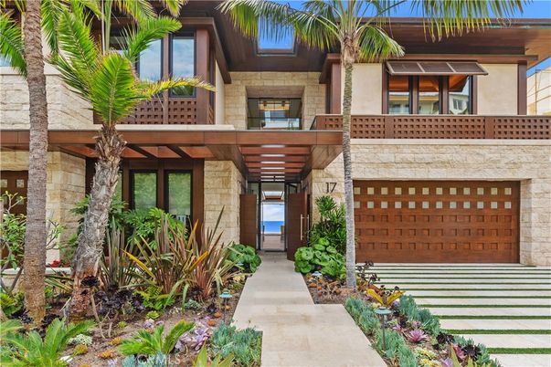 Attached, Exterior, Facade, Modern