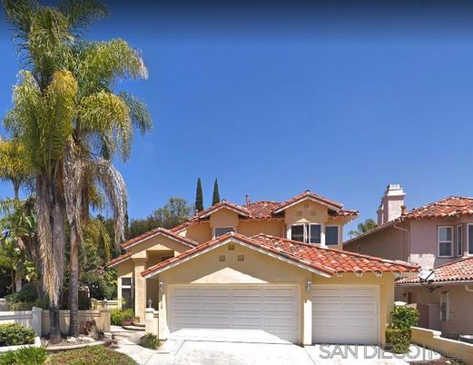 Attached, Exterior, Facade, Mediterranean
