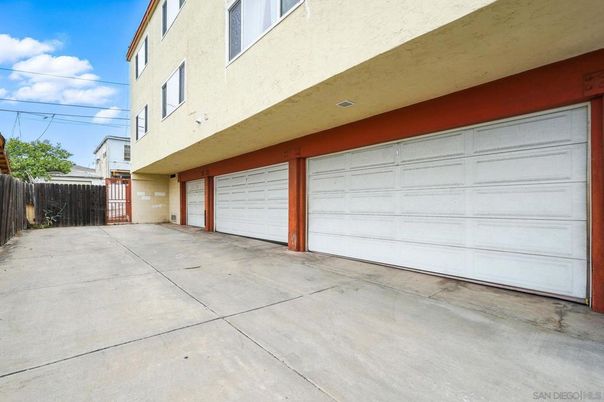 Detached Garage, Exterior