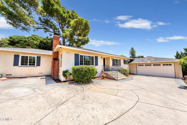 Attached, Exterior, Facade, Ranch