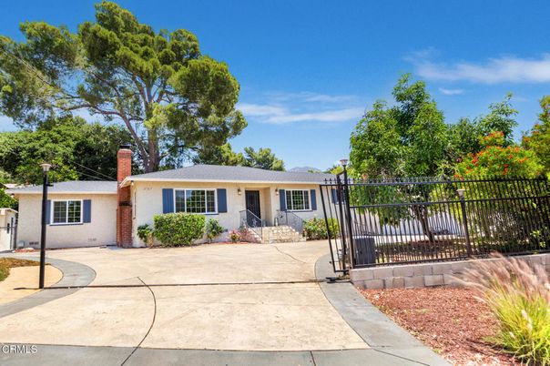 Backyard, Exterior, Facade, Ranch