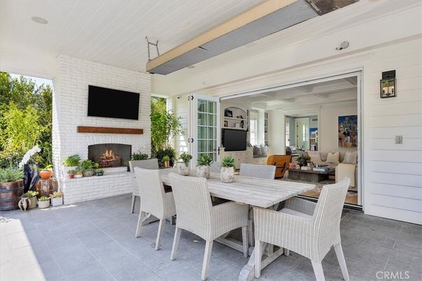 Dining room, Exterior, Fireplace, Living room