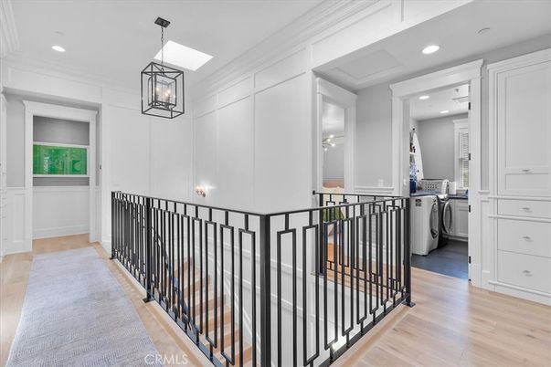 Interior, Pendant Lights, Recessed Lighting, Washer, Wood Texture Flooring