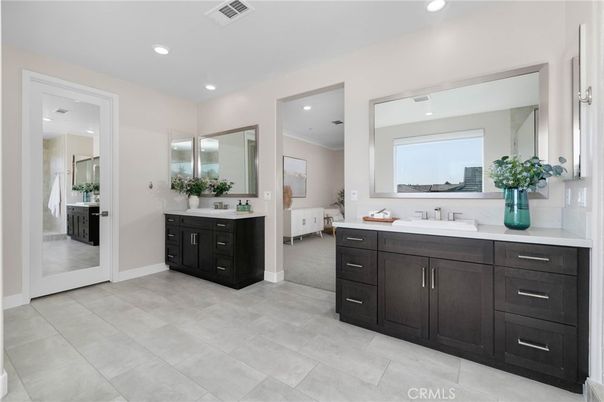Bathroom, Dual Sink Vanities, Interior, Recessed Lighting