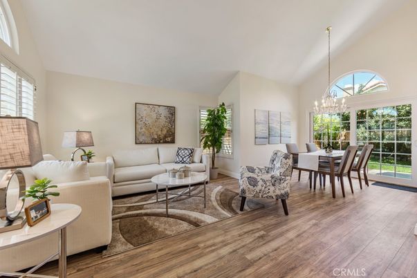 Chandelier, Dining room, Interior, Living room, Pendant Lights, Wood Texture Flooring