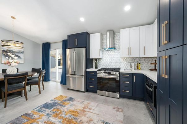 Dining room, Interior, Kitchen, Pendant Lights, Recessed Lighting, Stainless Steel Appliances