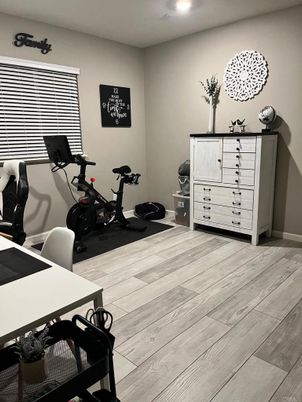 Fitness Equipment, Interior, Recessed Lighting, Wood Texture Flooring