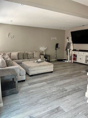 Fitness Equipment, Interior, Living room, Wood Texture Flooring