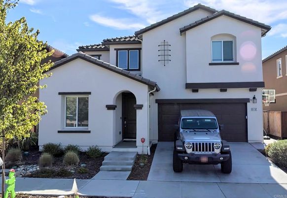 Attached, Exterior, Facade, Mediterranean