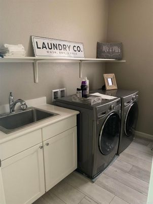 Interior, Washer, Wood Texture Flooring
