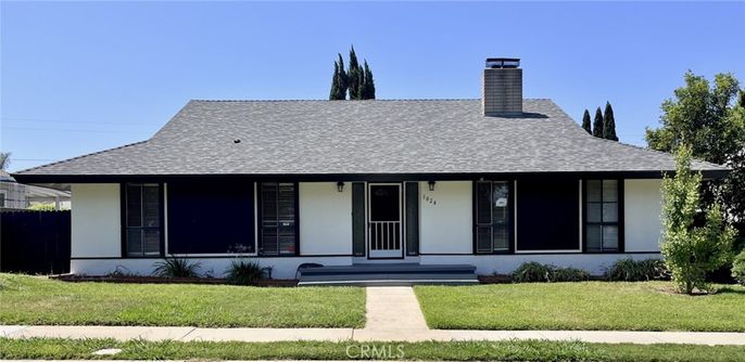 Exterior, Facade, Ranch
