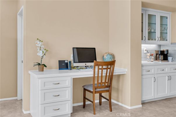 Home Office, Interior