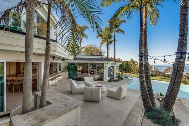 Exterior, Pool, Water