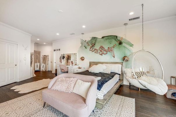 Bedroom, Interior, Pendant Lights, Recessed Lighting, Wood Texture Flooring