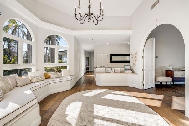 Chandelier, Interior, Living room, Recessed Lighting, Wood Texture Flooring