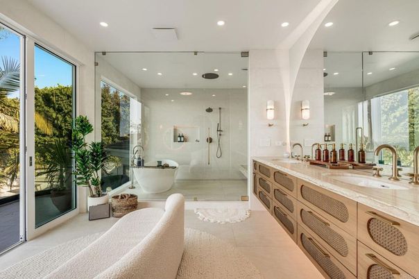 Bathroom, Dual Sink Vanities, Free Standing Baths, Glass Shower, Interior, Recessed Lighting
