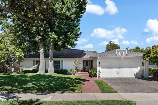 Attached, Exterior, Facade, Ranch