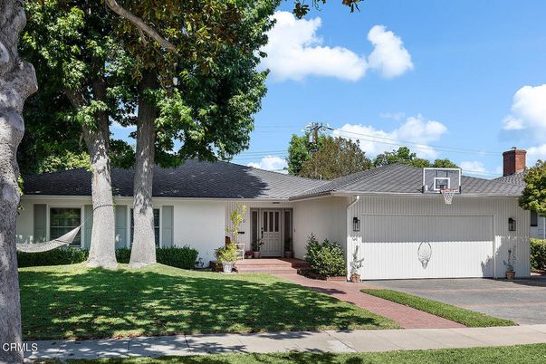 Attached, Exterior, Facade, Ranch