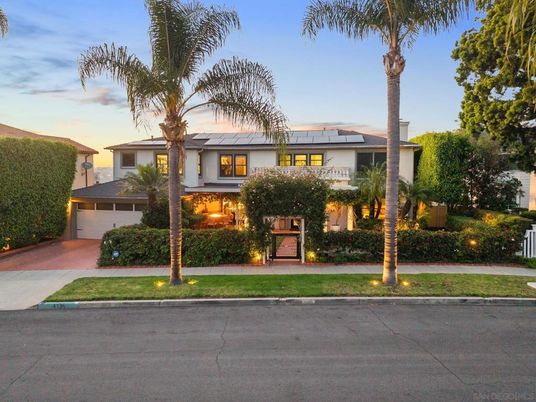 Attached, Exterior, Facade, Ranch