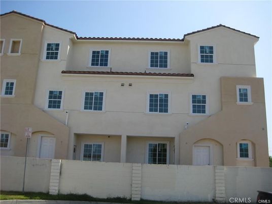 Exterior, Facade, Rowhouse
