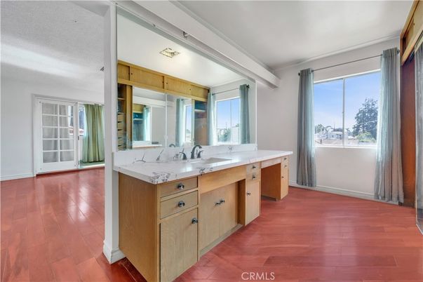 Bathroom, Dual Sink Vanities, Interior, Wood Texture Flooring