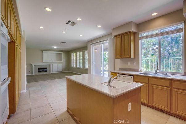 Fireplace, Interior, Kitchen, Recessed Lighting