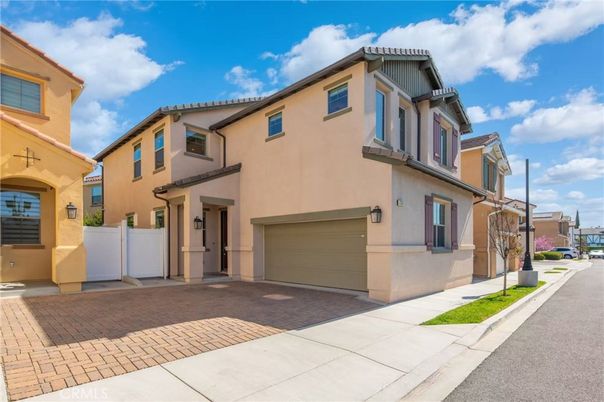Attached, Exterior, Facade, Mediterranean