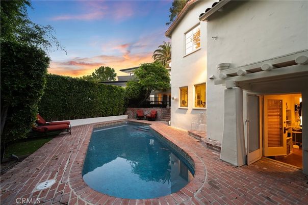 Exterior, Pool