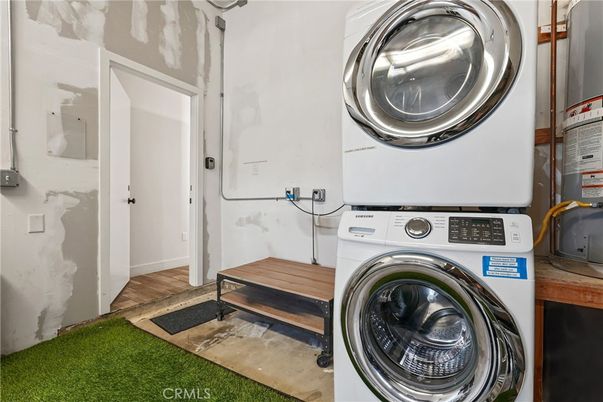 Interior, Washer, Wood Texture Flooring
