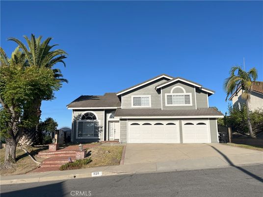 Attached, Exterior, Facade, American Craftsman