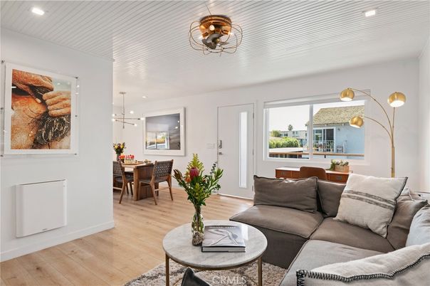 Chandelier, Dining room, Interior, Living room, Pendant Lights, Recessed Lighting, Wood Texture Flooring