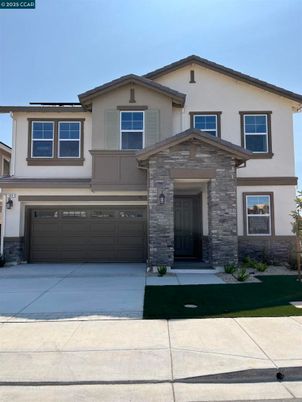 Attached, Exterior, Facade, American Craftsman