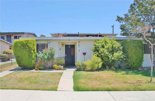 Backyard, Exterior, Facade, Ranch