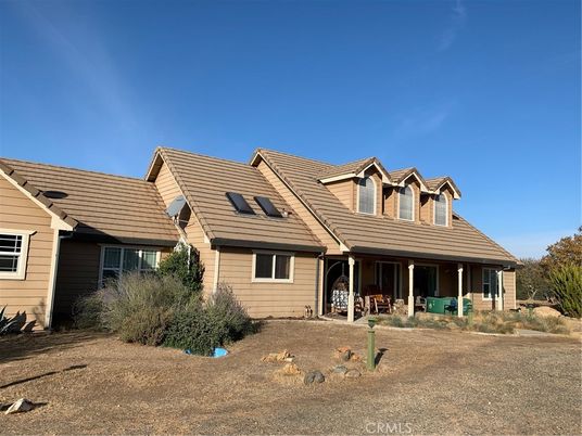 Exterior, Facade, Ranch