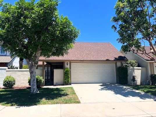 Attached, Exterior, Facade, Ranch