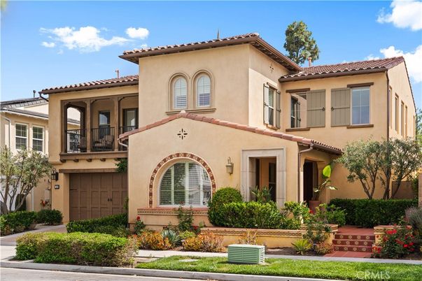 Attached, Exterior, Facade, Mediterranean