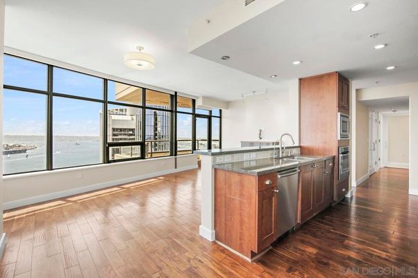 Interior, Kitchen, Recessed Lighting, Water, Wood Texture Flooring
